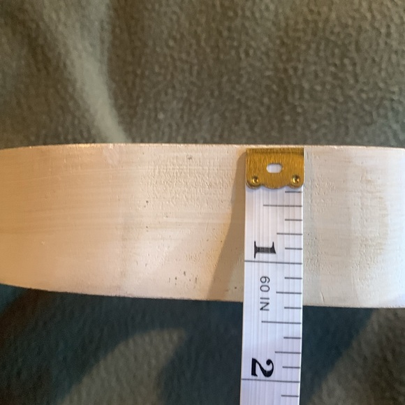 Design Styles wood distressed cream color letter “C”. Approximately 7” x 8” - Picture 4 of 9